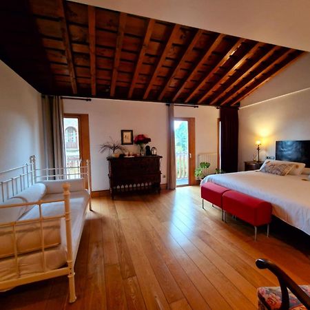 Posada Los Calderones サンティリャーナ・デル・マル エクステリア 写真